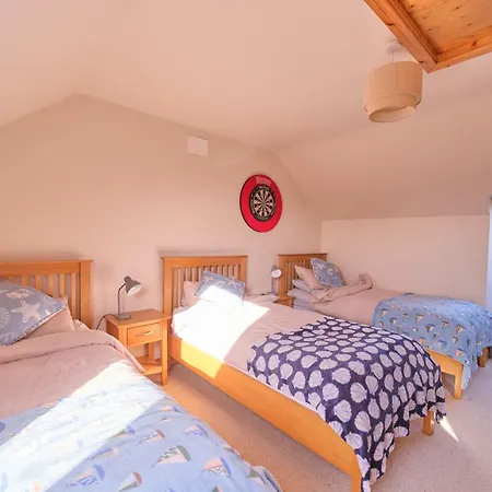 4 Bedroom House By Travel Lets Self Catering Near 別荘 *