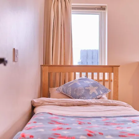 4 Bedroom House By Travel Lets Self Catering Near 別荘 *