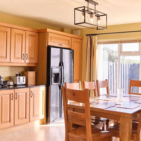 4 Bedroom House By Travel Lets Self Catering Near ロスナウラー