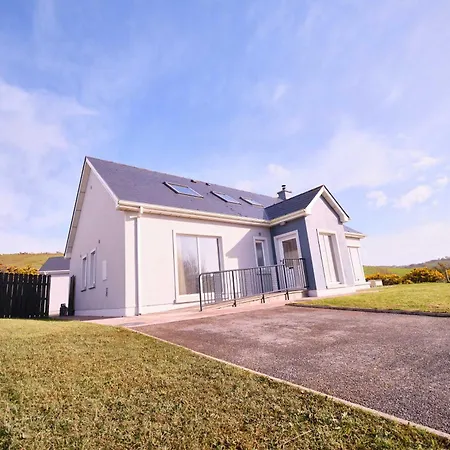 4 Bedroom House By Travel Lets Self Catering Near ロスナウラー