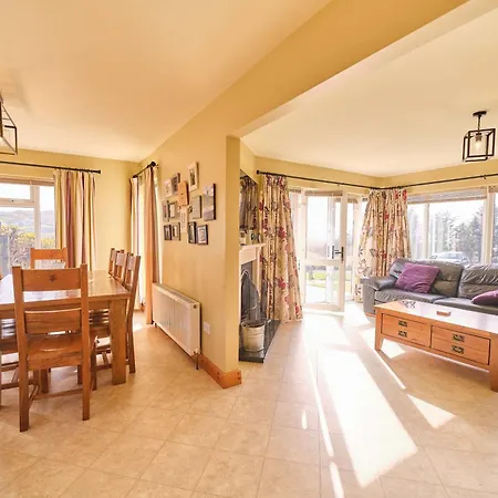 4 Bedroom House By Travel Lets Self Catering Near * ロスナウラー