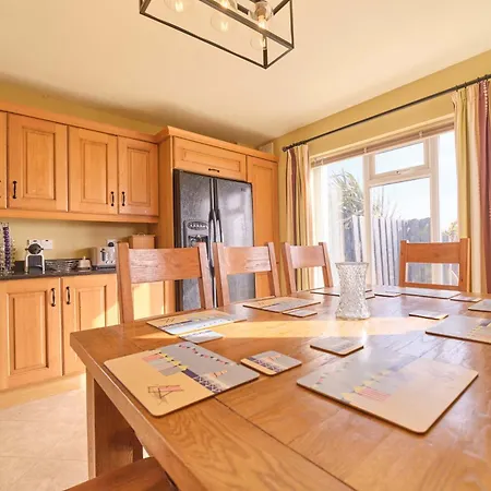 4 Bedroom House By Travel Lets Self Catering Near * ロスナウラー