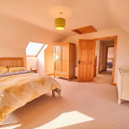 4 Bedroom House By Travel Lets Self Catering Near *