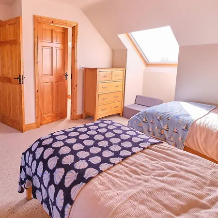 4 Bedroom House By Travel Lets Self Catering Near 別荘 ロスナウラー