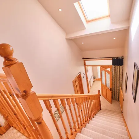 別荘 4 Bedroom House By Travel Lets Self Catering Near