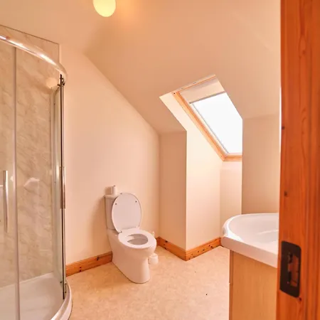 4 Bedroom House By Travel Lets Self Catering Near 펜션 로스노우라그