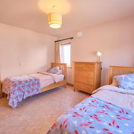 4 Bedroom House By Travel Lets Self Catering Near 別荘 *