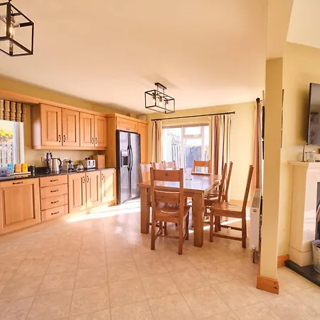 4 Bedroom House By Travel Lets Self Catering Near ロスナウラー