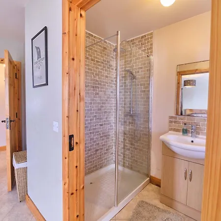 4 Bedroom House By Travel Lets Self Catering Near *