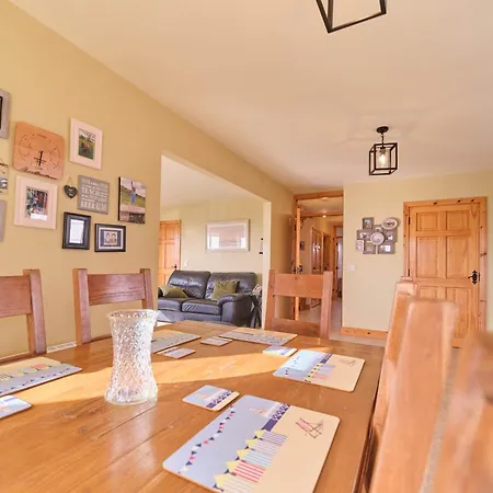4 Bedroom House By Travel Lets Self Catering Near *